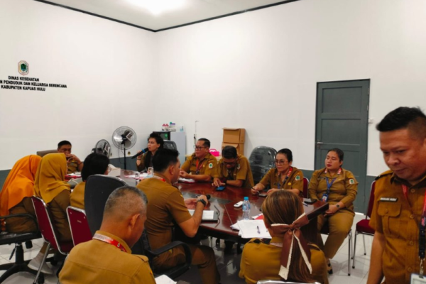 Kadinkes PP dan KB Beserta Jajaran Adakan Rapat Program Kerja 2025 Bersama Direktur RSUD ADP